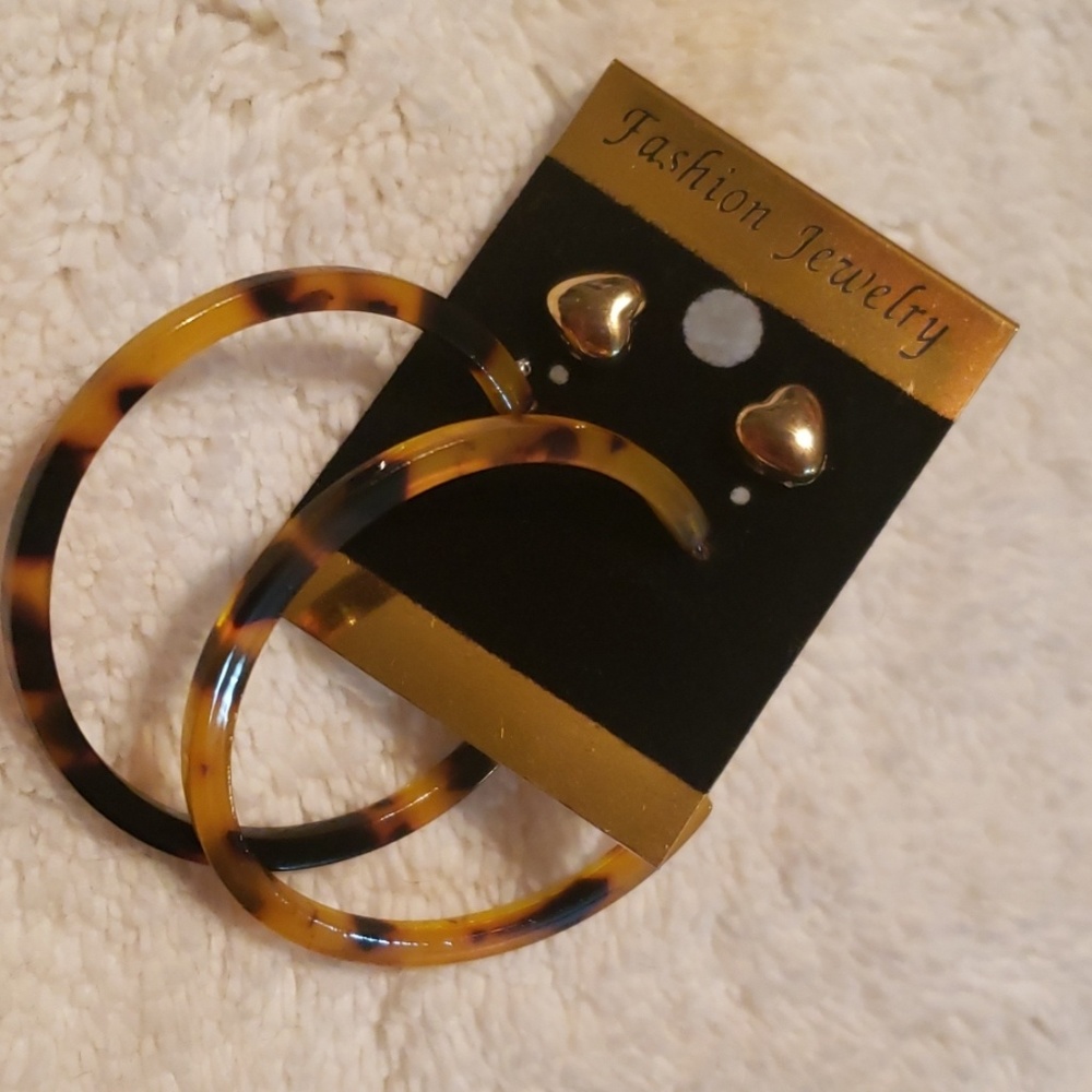 💎HEART SHAPED STUDS AND HOOPS💎 - Picture 2 of 4